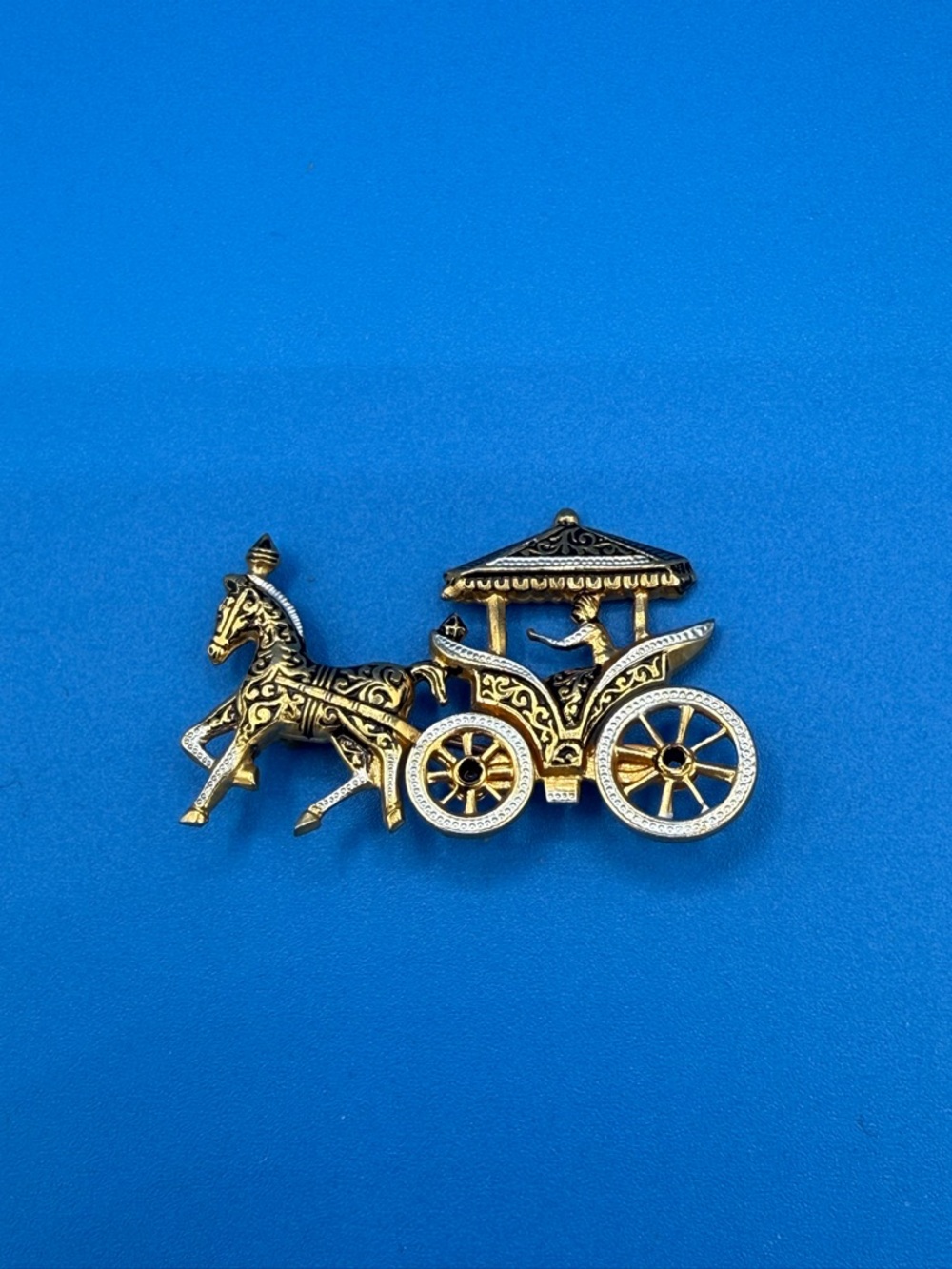 Vintage Damascene 60s Ornate Horse-Drawn Carriage Brooch in Gold / Silver Tones